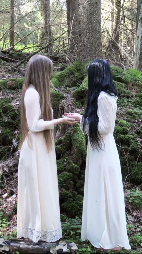 Fantasy Magic, Haunted Dolls, White Witch, The Ruins, Witch Aesthetic, White Dresses, Divine Feminine, Aesthetic Photo, Hair Inspo