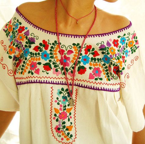 I love the colors and the style!  I have two shirts similar to this and they are comfortable! 2010 Fashion Trends, Vintage Mexican Dress, Mexican Embroidered Dress, Mexican Shirts, Mexican Fashion, Mexican Embroidery, Mode Boho, Mexican Dresses, Mexican Style