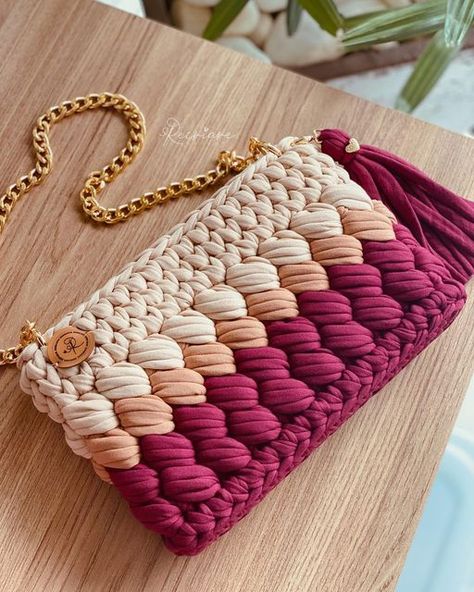 Tote Crochet, Diy Crochet Bag, Free Crochet Bag, Crochet Bag Tutorials, Bag Pattern Free, Crochet Bag Pattern Free, Mode Crochet, Yarn Bag, Crochet Clutch