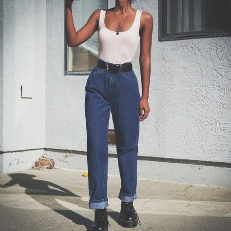 Pinterest Mom Jeans Outfit Winter, 90s Mom, 90s Mom Jeans, Mode Hippie, Mom Jeans Outfit, Outfits 90s, Outfit Vintage, Outfit 90s, 90s Fashion Outfits