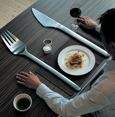 This picture is playing with scale by making the utensils oversized. Mindless Eating, Knife And Fork, How To Eat Less, Creative Photos, Everyday Objects, Food Art, Diet Plan, A Man, Diet