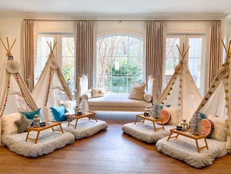 Indoor Glamping, Tent Sleepover, Sleepover Party Favors, 12th Birthday Party Ideas, Sleepover Room, Sleepover Beds, Sleepover Tents, Birthday Sleepover Ideas, Indoor Tents