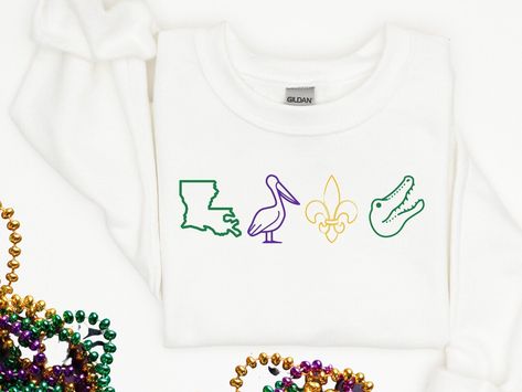 Mardi Gras Shirt Mardi Gras Sweatshirt Ladies Mardi Gras - Etsy Mardi Gras Shirt Ideas, Mardi Gras Tshirts, Mardi Gras Sweatshirt, Mardi Gras Shirt, Cute Shirt Designs, Cute Shirt, Workout Sweatshirt, Shirt Ideas, Spring Break