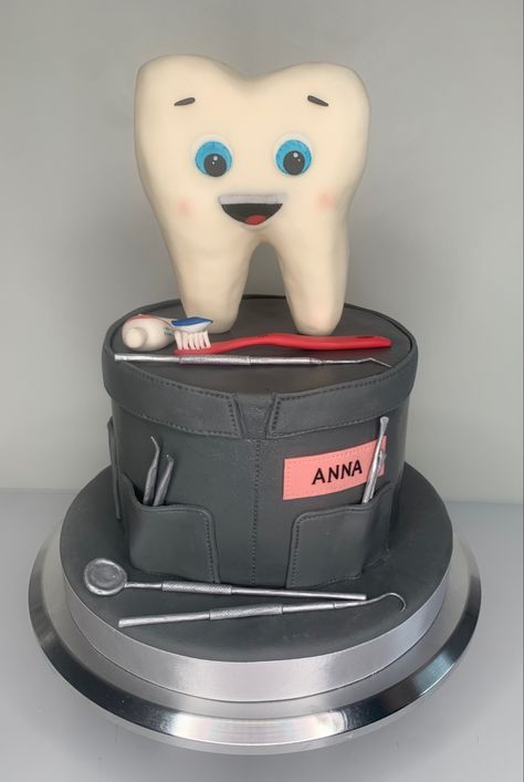 Dente spazzolino dentifricio Dentist Cake, Dental Graduation, Tooth Cake, Cupcakes Fondant, Happy Ideas, Cakes For Men, Brushing Teeth, Fondant, Cake