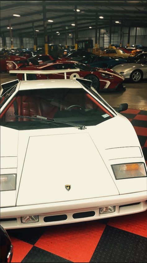 Lamborghini Countach Aesthetic Wallpaper, Old School Lamborghini, Lamborghini Countach Aesthetic, Lamborghini Countach Wallpapers, Countach Wallpaper, Countach Lamborghini, Lamborghini Photos, White Lamborghini, Motorcycle Illustration