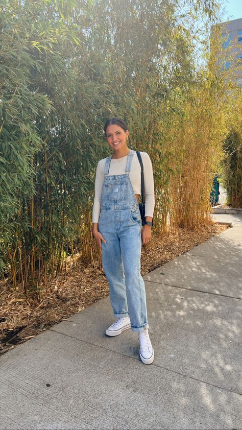 Fall ootd, fall outfits, casual fall outfits, denim, jeans, overalls, levis Levi Vintage Overalls Outfit, Levi’s Overalls Outfit, Levi Overalls Outfit, Levis Overalls Outfit, Vintage Overalls Outfits, Jean Overalls Outfit, How To Style Overalls, Girl Overalls Outfit, Blue Overalls Outfit