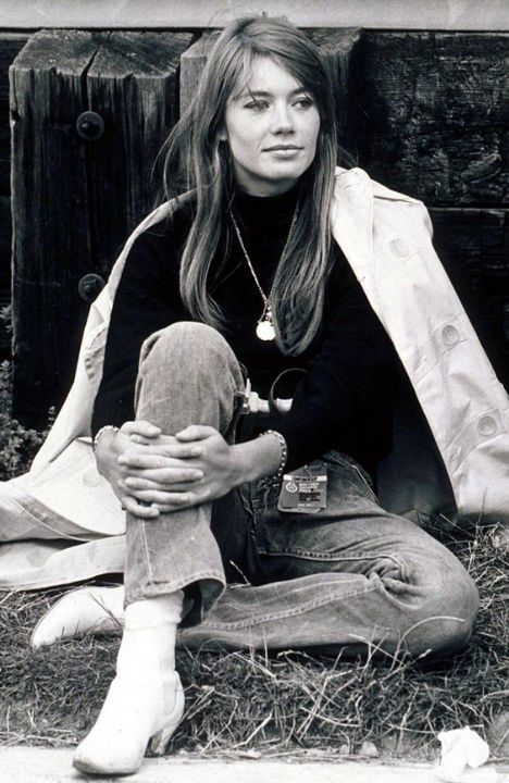 Francoise Hardy Style, French Style Icons, Decades Of Fashion, Charlotte Rampling, Francoise Hardy, Lauren Hutton, Fall Inspiration, Catherine Deneuve, Jane Birkin