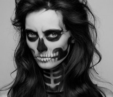 Women's Skeleton Costume | DIY Halloween Skeleton Costume Diy Halloween Skeleton, Halloween Pauroso, Funny Reddit, Halloween Skeleton Makeup, Shower Funny, Fantasy Make-up, Skeleton Face, Skeleton Halloween Costume, Shower Thoughts