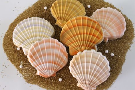 Seashell Cookies, Red Velvet Sandwich Cookies, Beach Cookies, Beach Cakes, Summer Cookies, Cookie Tutorials, Horse Treats, Creative Cookies, Beautiful Cookies