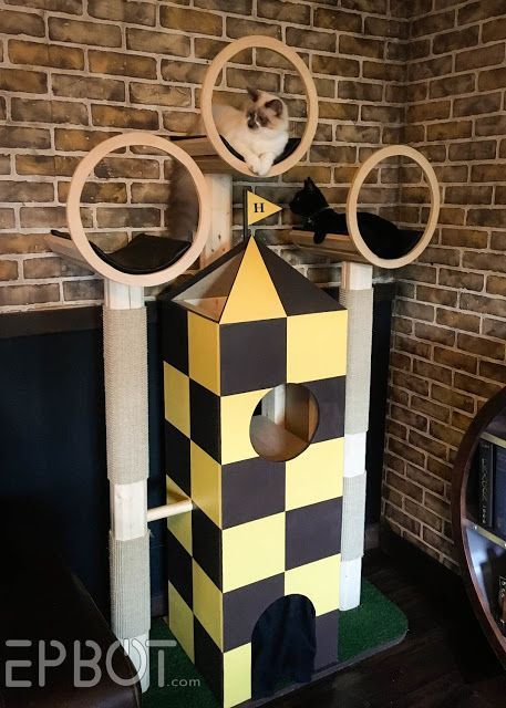 Amazing Quidditch Cat Tree - EPBOT: A Harry Potter Cat Tree, Because Our Kittys Are KEEPERS Katt Hus, Harry Potter Cat, Cat Playground Outdoor, Kat Diy, Chat Diy, Cardboard Cat House, Cat Castle, Diy Cat Tree, Cat House Diy