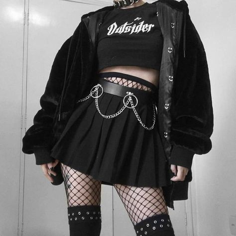 Early 2000s Fashion Outfits, 70s Aesthetic Fashion, Egirl Aesthetic Outfits, Aesthetic Outfits 90s, Outfits Aesthetic Grunge, Punk Style Outfits, Aesthetic Outfits Men, Early 2000s Fashion, 2000s Fashion Outfits