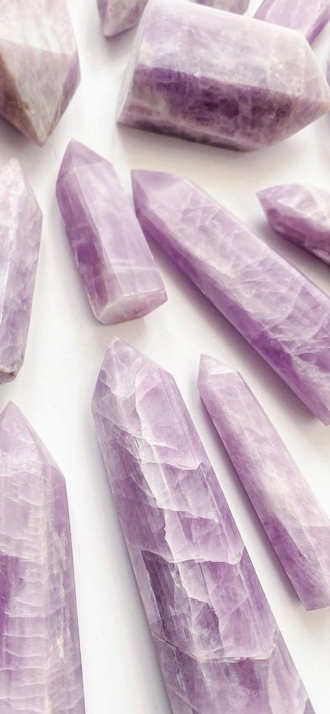 Kunzite Crystal Aesthetic, Garden Attire, Kunzite Crystal, Inner Witch, Crystal Towers, Crystal Aesthetic, Pretty Rocks, Soft Summer, Rocks And Gems