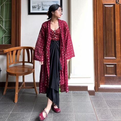 Dress Outfits Modest, Berkain Outfit, Batik Modern Fashion Style, Raya Outfit Ideas, Kaftan Outfit, Raya Outfit, Kondangan Outfit, Kebaya Modern Dress, Batik Clothing