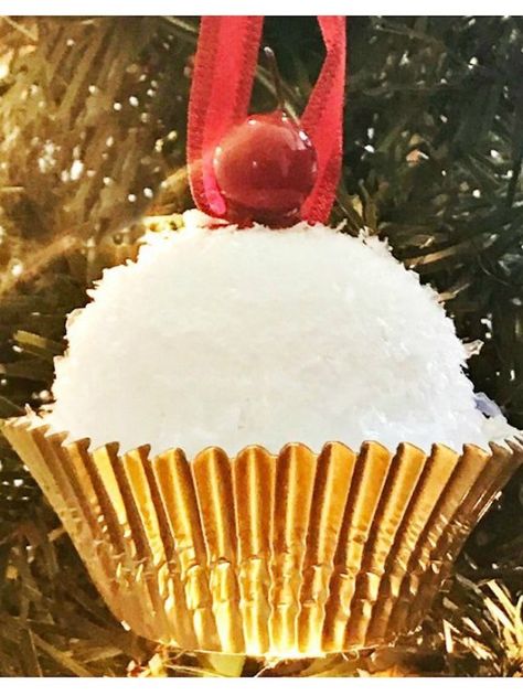 Cupcake Christmas, Cupcake Ornament, Diy Cupcake, Easy Christmas Ornaments, Diy Christmas Ornaments Easy, Diy Christmas Ornament, Candy Ornaments, Diy Cupcakes, Fun Ornaments