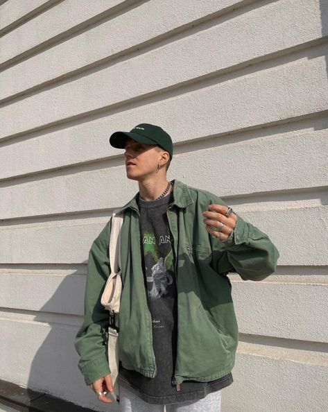 Indie Kid Outfits, Men Streetwear Outfits, Green Jacket Outfit, Soft Boy Outfits, Green Streetwear, Outfit Streetwear, Chill Fits, Street Style Outfits Men, Fire Fits