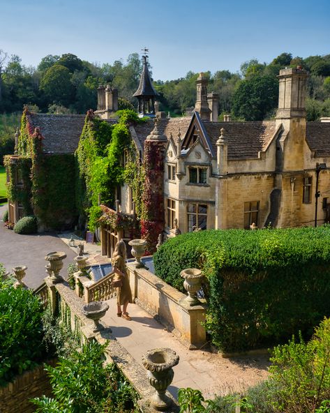 Castle Combe England, England Castle, Old English Manor, Manor House Hotel, Manor Homes, House Shopping, Picket Fences, The Manor House, Castle Combe