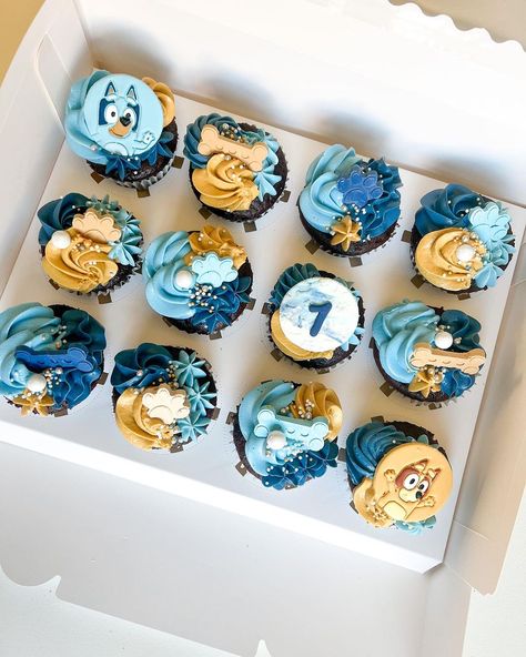 🐾 Bluey Cupcakes 🦴 This theme was so popular this month for us. Loved every single set we did. Thank you so much to this wonderful… | Instagram Bluey Birthday Party Decoration Ideas, Bluey Theme Cupcakes, Birthday Cupcakes For Kids, Bluey Themed Cupcakes, Bluey Theme Oreos, Bluey Theme Candy Apples, Bluey Themed Macarons, 1st Birthday Bluey Theme Food, Bluey Birthday Cupcakes