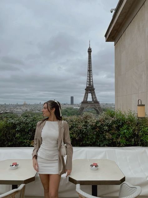 Paris Honeymoon Outfits, Outfit Ideas France, Outfit Ideas For Paris Trip Summer, Paris Outfit Inspo Summer, Giraffe Paris, France Outfits Spring, Spring Europe Outfits, Spring In Paris Outfits, Paris Aesthetic Outfits