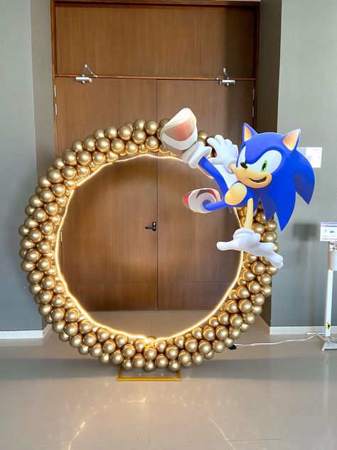 Sonic Ring Balloons, Sonic The Hedgehog Table Decorations, Sonic Party Favors Diy, Sonic The Hedgehog Balloon Garland, Sonic Party Decor, Sonic Balloon Decor, Sonic Decoration Ideas, Sonic The Hedgehog Birthday Party Decor, Sonic Bday Party Ideas