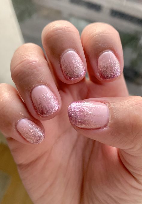 Nail Art Pink Glitter, Christmas Ombre Nails Winter, Pink Glitter Ombre Nails, Glittery Pink Nails, Pink Ombré Nails, Mani Pedi Spa, Glitter Gradient Nails, Blush Pink Nails, Gradation Nails