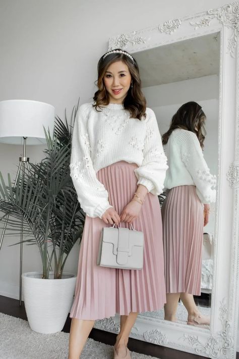 This cozy weekend look with white pompom sweater and pleated skirt is comfy as much as it is cute! Pink Pleated Skirt Outfit, Pompom Sweater, Pink Skirt Outfits, Pink Pleated Midi Skirt, White Tops Outfit, Pleated Skirt Outfit, Cozy Weekend, Pink Pleated Skirt, White Pleated Skirt