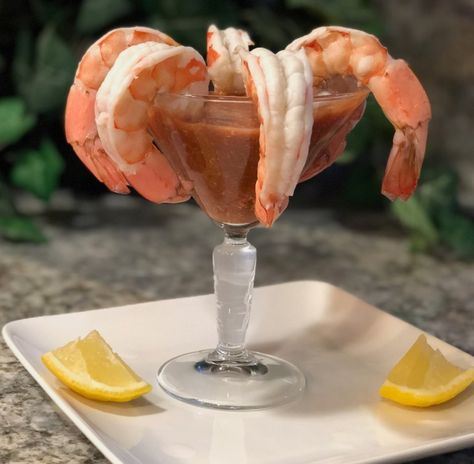 Jumbo Shrimp Cocktail - Cooking Sessions Jumbo Shrimp Appetizers, Shrimp Cocktail Recipe, Jumbo Shrimp Recipes, Shrimp Cocktail Sauce, Homemade Cocktail Sauce, Cocktail Sauce Recipe, Cocktail Shrimp Recipes, Mignon Steak, Shrimp Appetizers