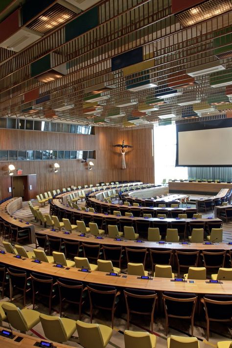 Finn Juhl's Design of the Iconic Trusteeship Council Chamber in New York United Nations Headquarters In New York, United Nations Ambassador Aesthetic, Model United Nations Aesthetic, Diplomacy Aesthetic, United Nations Aesthetic, Model United Nations, Council Chamber, United Nations Headquarters, United Nation