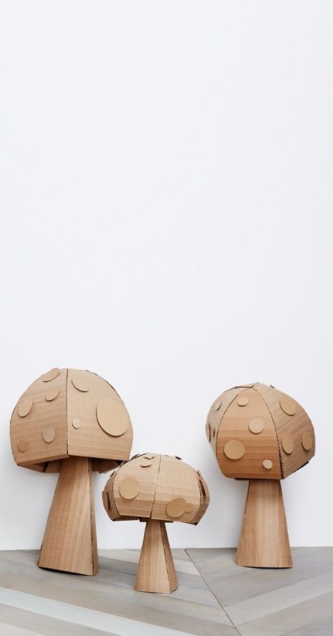 Cardboard Mushroom, Oz Büyücüsü, Woodland Fairy Birthday Party, Cardboard Art Sculpture, Woodland Fairy Birthday, Bühnen Design, Mushroom Garden, Mushroom Crafts, Cardboard Sculpture