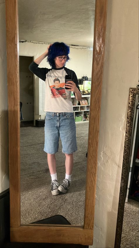 Nb Summer Outfits, Jorts Outfit Idea Men Y2k, Grunge Jorts Outfits, Jorts Outfit Women’s 90s, Androgynous Summer Outfits, Grunge Tomboy, 2000s Mens Fashion, Outfits Jean Shorts, Outfits Jorts