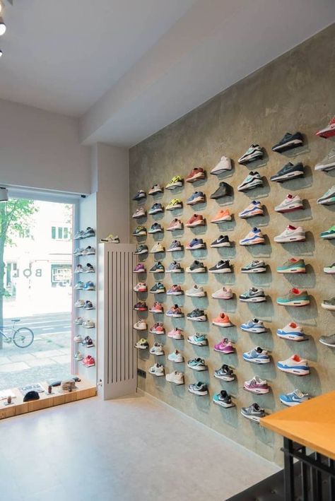 Store Display Design, Shoe Store Design, Sneaker Displays, Clothing Store Displays, Retail Store Interior Design, Retail Space Design, Clothing Store Interior, Shoe Room, Clothing Store Design