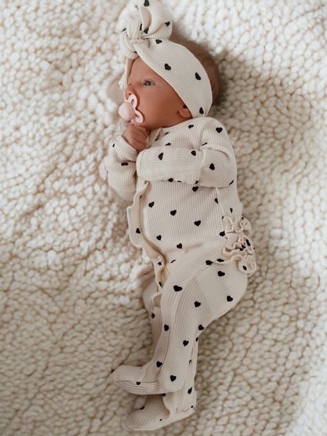 Baby Fashion Girl Newborn, Newborn Photo Outfits, Winter Newborn, Cute Babys, Newborn Mom, Baby Club, Newborn Girl Outfits, Valentine Baby