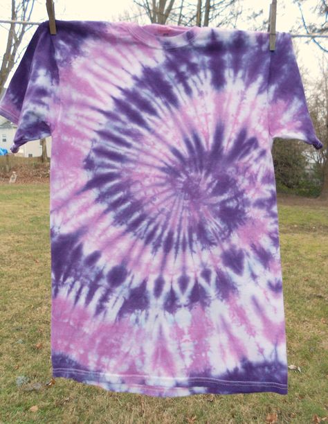 purple spiral tie dye Baju Tie Dye, Spiral Tie Dye, How To Tie Dye, Dye Ideas, Purple Design, Women's Tie, Tie Dye Shirts, Yellow Ties, Purple Tie Dye