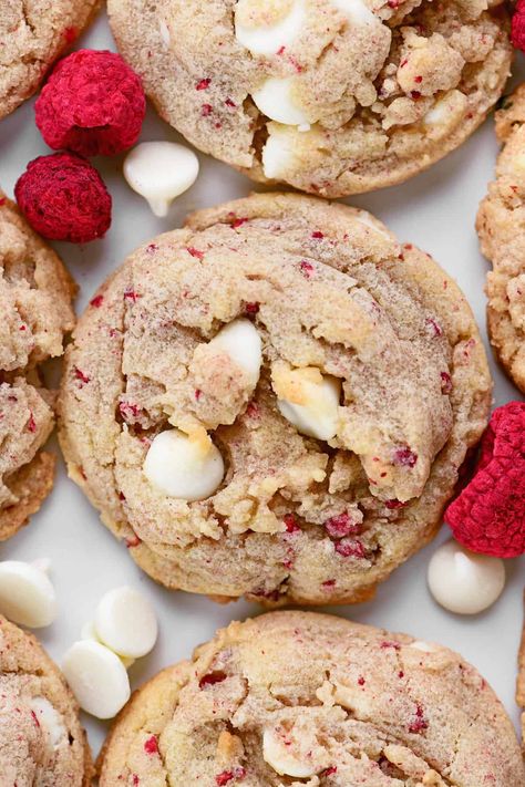 Raspberry Cheesecake Cookies with white chocolate and raspberry pieces and a cheesecake flavor. Make this Subway copycat recipe at home! Subway White Chocolate Raspberry Cookies, Subway Raspberry Cheesecake Cookies, Rasberry Cheesecake, Tiramisu Cookies, Raspberry Cheesecake Cookies, Danish Cookies, Chocolate Tiramisu, White Chocolate Raspberry Cheesecake, White Chocolate Cranberry Cookies