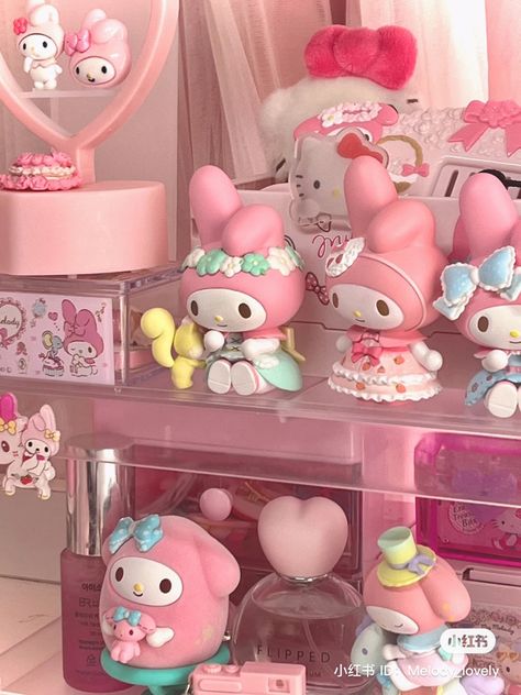 Coquette Shorts, Shorts Aesthetic, Sanrio Stuff, Hello Kitty Characters, Kawaii Core, Doll Display, Mini Figurine, Hello Kitty My Melody, Kawaii Room