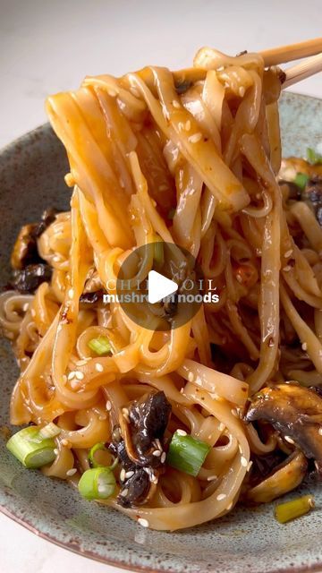 Elizabeth (Lilly) Assender on Instagram: "Chilli Oil Mushroom Noodles 🍄‍🟫🌶️🍜

Super quick and easy noodles, sooo yum! 

Ingredients 
Roughly 6 closed cup mushrooms 
1 tbsp butter (dairy free) 
1 garlic clove
2 spring onions 

2 tbsp light soy 
1 tbsp hoisin sauce 
1 tbsp sriracha 
1 tbsp balsamic vinegar 
1 tbsp sesame seeds 
1 tbsp sesame seed oil 
1 tbsp honey/agave syrup 

Rice Noodles (any noods you like) 
1 tbsp sesame seed oil 
1 tbsp grated ginger 

Garnish - chilli oil, sesame seeds, spring onion greens 

Method:
1. Mix together the sauce ingredients, set aside. 
2. Cook noodles as per the packet instructions. 
3. Heat butter in a pan, add chopped garlic and sliced mushrooms and cook for 2 mins. Then add sliced spring onions. 
4. Add 2 tbsps of the sauce moisture, let this cook Easy Noodles, Cooked Mushrooms, Mushroom Noodles, Onion Greens, Sesame Seed Oil, Chilli Oil, Sesame Seed, Garlic Clove, Spring Onions