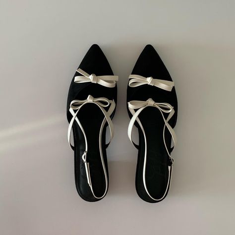 Nice Flat Shoes, Vintage Kitten Heels, Vintage Kitten, Vintage Style Shoes, Pointy Heels, Women Heels, Dior Jewelry, Vintage Heels, Bow Heels