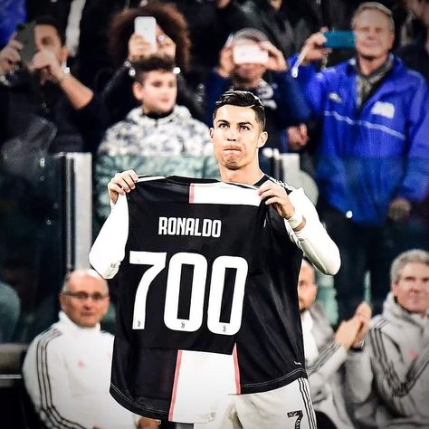 A special shirt to celebrate Cristiano Ronaldo’s 700th goal 🎯 Ronaldo 700 Goals, Spanish Club, Cristiano Ronaldo 7, Juventus Fc, Photo Editing Tricks, Interval Training, Sore Muscles, Rowing, Cardio Workout