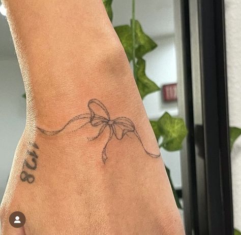 Hand And Finger Tattoos, Ribbon Tattoos, Small Pretty Tattoos, Hand Poked Tattoo, Cute Little Tattoos, Hand Tattoos For Women, Classy Tattoos, Dainty Tattoos, Aesthetic Tattoo