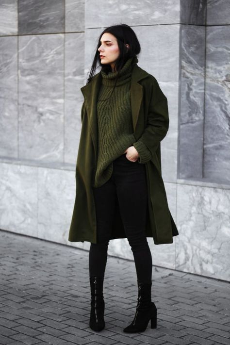 Army green and black Green Sweatshirt Outfit, Green Coat Outfit, Olive Green Outfit, Darkest Academia, Olive Green Coat, Long Coat Outfit, Winter Coat Outfits, Retro Looks, Black Winter Coat