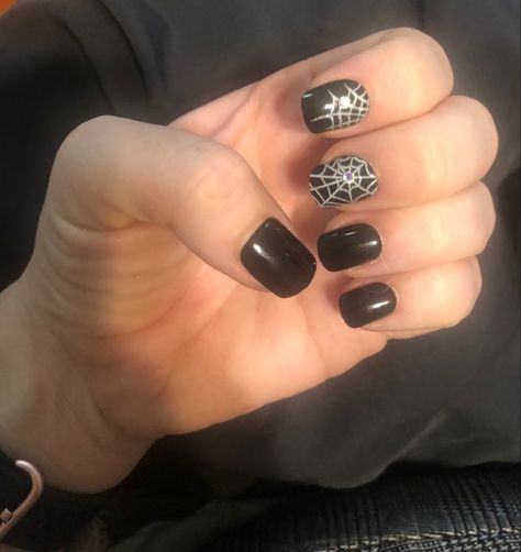 Spider Web Nails Short, Spider Web Nails Easy, Black Nails Simple, Dark Halloween Nails, Nails Short Black, Nails Spider Web, Short Black Nails, Spider Web Nails, Nails Spider