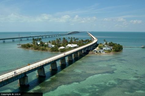 Seven Mile Bridge, Travel Key West, Key West Fl, Key West Florida, Pier Fishing, Tourist Places, Florida Travel, Florida Keys, Florida Beaches