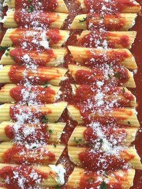 Manicotti is a great dish to make and prep the day before you’re having a party, all the work and mess will be finished and cleaned up and you’ll be left with your perfect pan of piped manicotti ready to be popped into the oven the next day. Many Italian families make their homemade manicotti … Italian Manicotti, Manicotti Recipes, Manicotti Crepes, Homemade Manicotti, Manicotti Pasta, Manicotti Recipe, Diy Easy Recipes, Homemade Ravioli, Pasta Shells