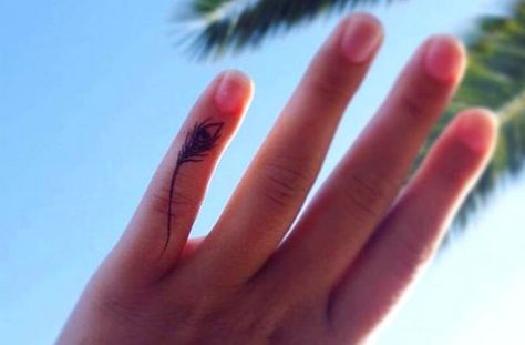 The Delicate Feather Peacock Feather Tattoo On Finger, Tattoo Ideas For Fingers, Tattoo Krishna, Best Finger Tattoos, Diamond Finger Tattoo, Flute Tattoo, Feather Tattoo Arm, Tattoos Feather, Tiny Finger Tattoos