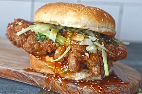 Pickle Slaw, General Tso's Chicken, Sweet And Spicy Sauce, General Tso, Chicken Sandwich Recipes, Broccoli Slaw, Sandwich Ingredients, Fried Chicken Sandwich, Gourmet Burgers