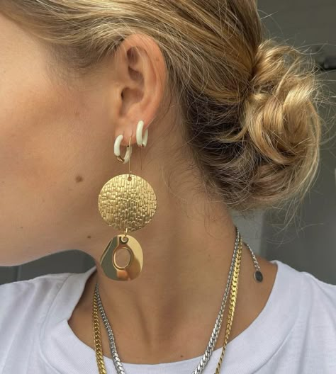 Statement Earrings Aesthetic, Spanish Earrings, Statement Earrings Outfit, Staple Jewelry, Funky Bracelet, Turkish Jewellery, Piercings Earrings, Earrings Outfit, Earrings Aesthetic