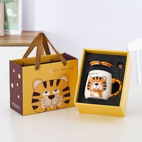 Mug Box Packaging, Mug Packaging Ideas, Mug Packaging, Mug Box, Kids Packaging, Essential Oil Perfumes Recipes, Ceramic Mug With Lid, Sublimacion Ideas, Gift Boxes Decoration