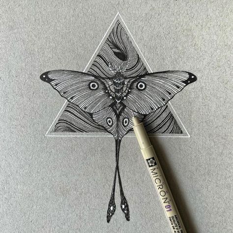 Ink Abstract Geometric Drawing. Designer Sketchbook, Moth Artwork, Ink Tattoo Design, Moth Drawing, Moth Art, Graffiti Illustration, Pen Art Drawings, Moth Tattoo, Beginner Art