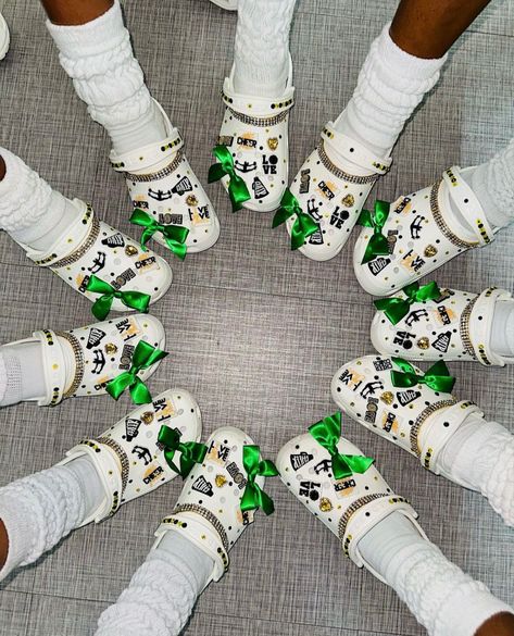 Cheer Crocs Ideas, Cheer Team Themes, Cheer Shoes Aesthetic, High School Hairstyles Black, Cheer Outfits For School, Cheer Crocs, Cheer Nails, Cheer Aesthetic, Cheer Dance Routines