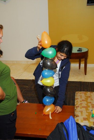 Build the tallest possible freestanding tower using balloons and masking tape. Building Games For Kids, العمل الجماعي, Team Building Activity, Balloon Tower, Fun Group Games, Team Builders, Team Building Games, Youth Games, Team Activities