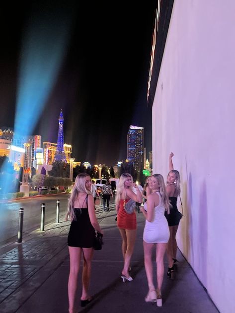 Chicago Clubbing Outfits, Las Vegas Clubbing Outfits, Las Vegas Friends Aesthetic, Club Outfits Vegas, Zante Outfits Party, Las Vegas Dresses, Fancy Night Out, Night Out Asthetics Photos, Aesthetic Night Out